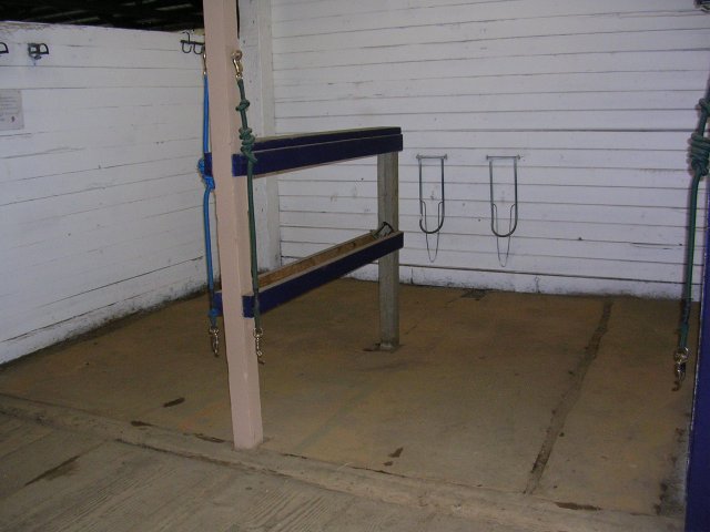 Grooming stall